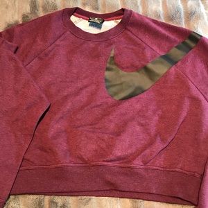 NIKE women’s cropped sweatshirt in Burgundy